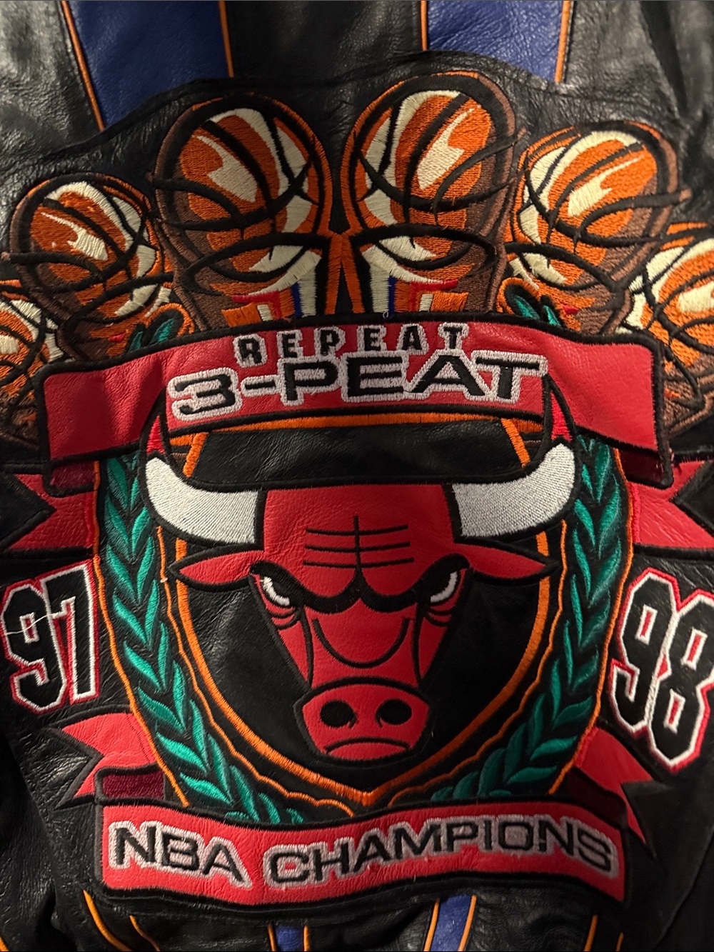Authentic Jeff Hamilton Chicago Bulls “Repeat 3-Peat Leather Bomber Jacket - Picture 7 of 7
